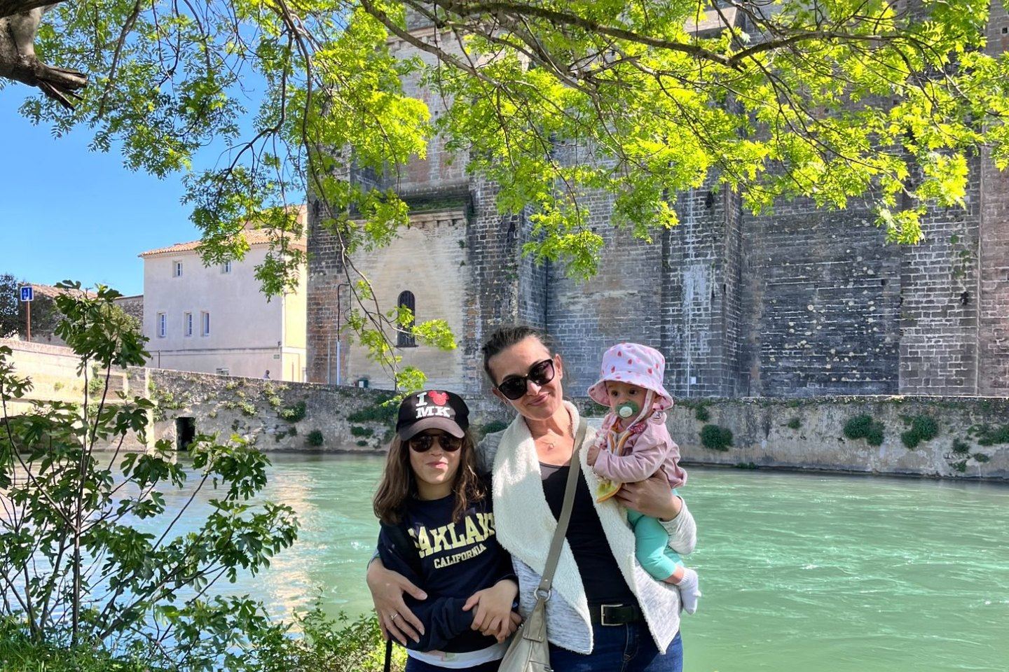Linda Guenfici, fondatrice de Minots Minettes, avec ses deux filles
